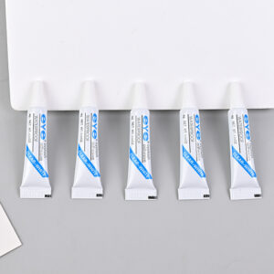 False eyelash glue and tweezers set, gentle and non-irritating, invisible and easy to remove, hypoallergenic eyelash glue 4g/1 piece