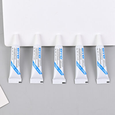 False eyelash glue and tweezers set, gentle and non-irritating, invisible and easy to remove, hypoallergenic eyelash glue 4g/1 piece